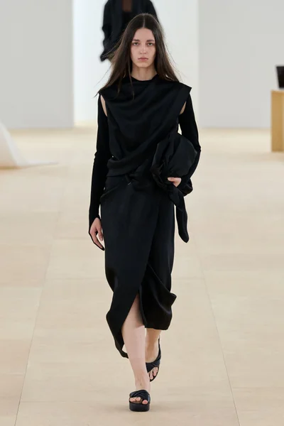 Look 15